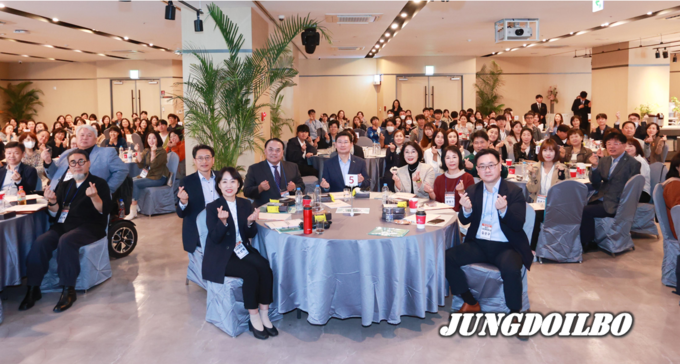 12일 처인구 포곡읍 라마다호텔에서 열린 2023년 사회복지종사자 민관합동 워크숍 참가자들의 모습