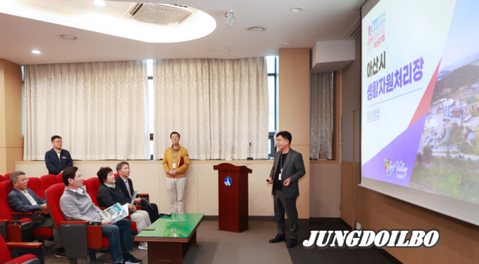 이상일 용인특례시장이 지난 20일 충청남도 아산시 아산환경과학공원을 방문해 폐기물 소각시설 운영 현황과 사례를 듣고 의견을 교환했다 