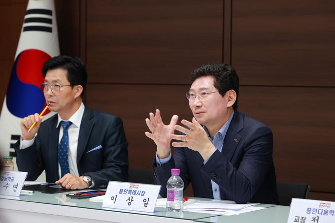 이상일 용인특례시장이 지난 27일 특수학교 및 특수학급 교장과 교사, 학부모를 만나 장애 학생의 교육을 위한 의견을 청취했다.