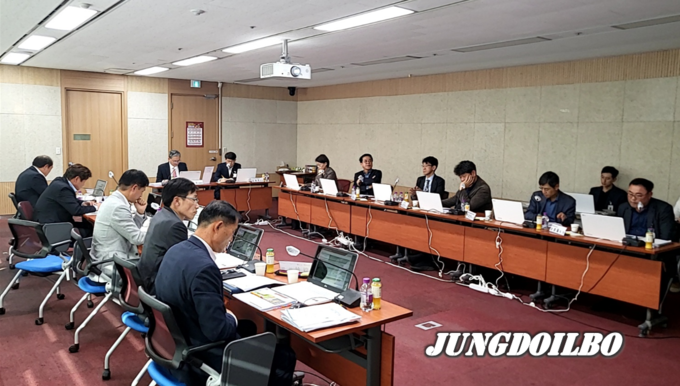 지난달 31일 용인특례시청에서 열린 민간제안 산업단지 투자의향서 평가를 위한 정책자문회의 현장 모습