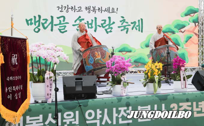 지난 4일 열린 행복선원 맹리골 솔바람 축제 공연 모습