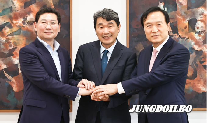 이상일 시장과 임태희 교육감이 이주호 사회부총리 겸 교육부장관을 만나 용인 교육 발전에 필요한 지원을 요청했다.