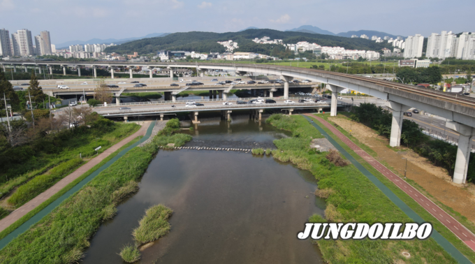 용인특례시가 자전거이용 활성화대회서 우수상을 받았다. 사진은 경안천 자전거도로 