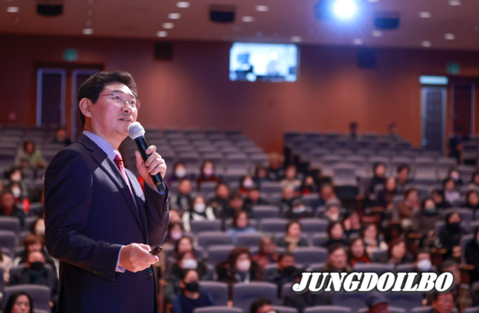 이상일 용인특례시장이 지난 22일 신규 통리장을 대상으로 특강을 진행했다
