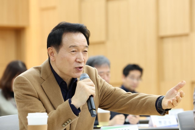 임태희 교육감이 22일 경기교총과 교섭?협의 합의서 조인식에서 교권 신장을 위한 의지를 밝혔다