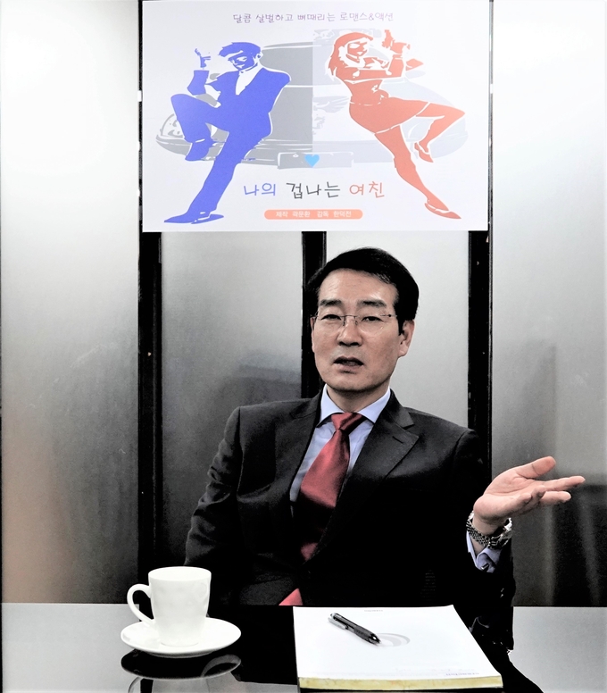 인터뷰를 진행중인 곽문환 회장.