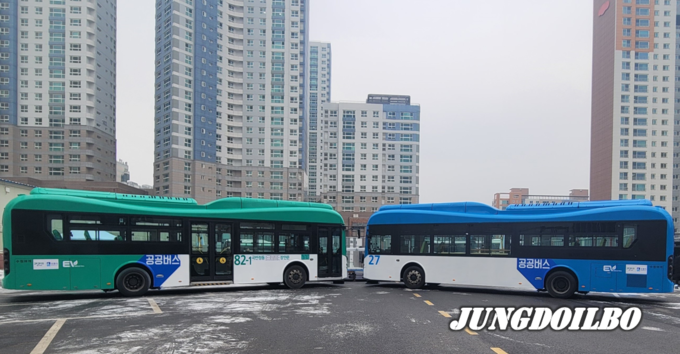 좌측 시군주관 시내버스,우측 도주관 시내버스