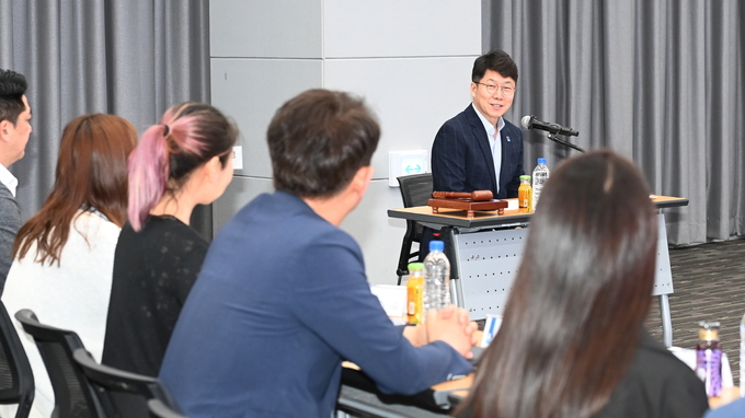 황인국 제2부시장이 발언하고 있다.