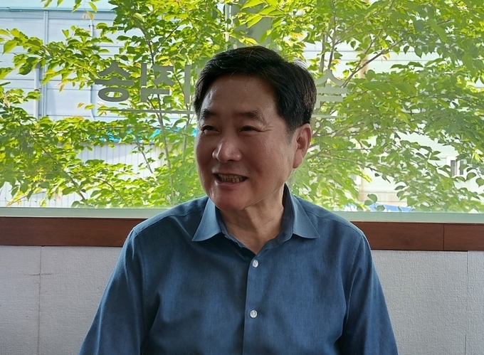 9일 오산시 출입기자들과 대담을 나누고 있는 조재호 의원. 조 의원은 철저한 자기관리를 통해 건강하고 왕성한 의정활동을 펼치고 있다. 
