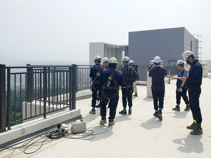 용인특례시는 올 하반기 입주를 앞둔 관내 공동주택단지의 시공 품질과 시설물 안전 상태 등을 확인하는 특별 점검을 실시했다. (해당 현장은 고림 진덕지구)