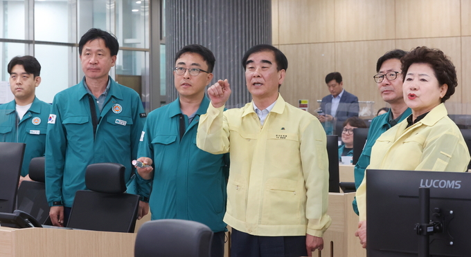  염종현 의장, 도 재난안전대책본부 방문… 도민 피해 최소화를 위해 집중호우에 철저히 대비할 것 당부 