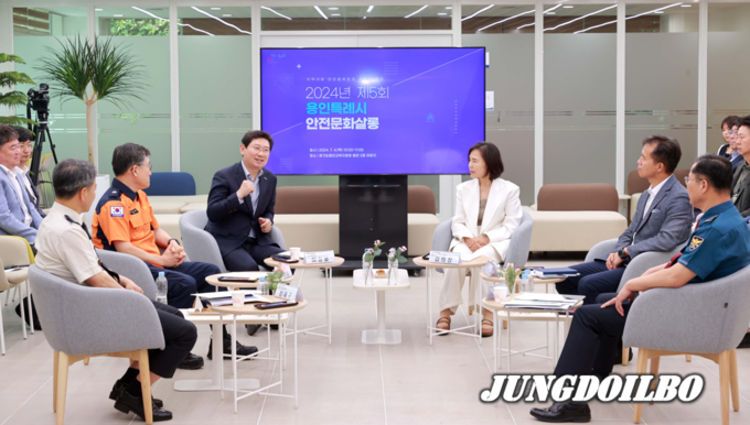 이상일 용인특례시장이 4일 용인교육지원청에서 제5회 안전문화살롱 회의를 개최했다 = 자료사진 용인시