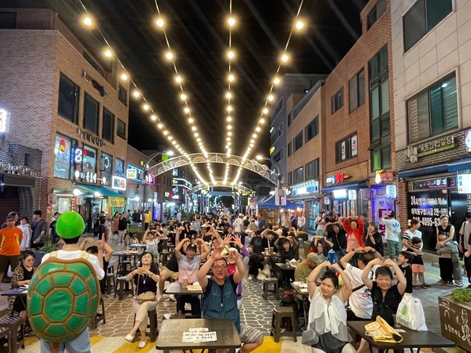 장안문거북시장 ‘야장 별주부전’ 사진