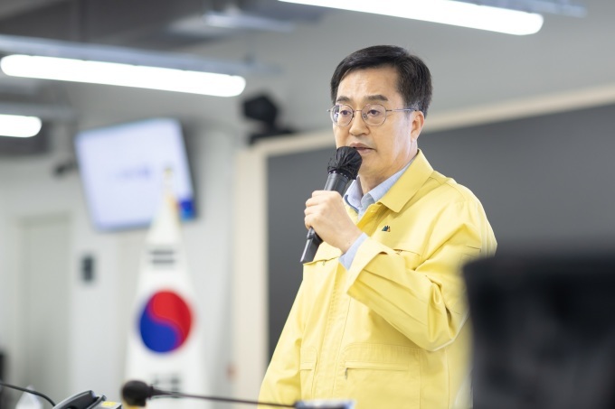 19일 김동연 경기도지사가 경기도청 전시종합상황실에서 열린 2024 을지연습 최초 상황보고에서 인사말을 하고 있다 = 자료사진 경기도