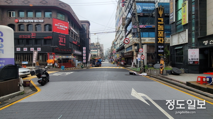 ‘인계동 중심상가 보행환경 개선사업’이 완료된 거리.
