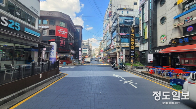 ‘인계동 중심상가 보행환경 개선사업’이 완료된 거리.