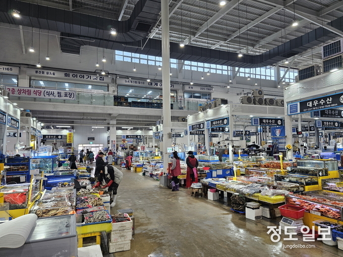 수원시 농수산물도매시장 수산동 전경.