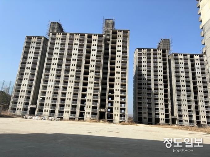  22년째 방치 중인 이천시 장호원읍 소재 공동주택. = 자료사진 경기도
