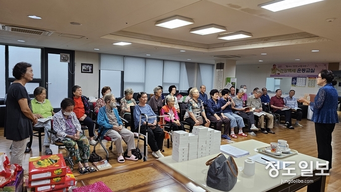 지난 9월 12일과 10월 2일 SK스카이뷰 경로당에서 ‘시니어 SNS 활용 사이버 범죄 예방 교육’을 실시했다.