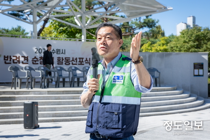 이재준 수원시장이 인사말을 하고 있다.