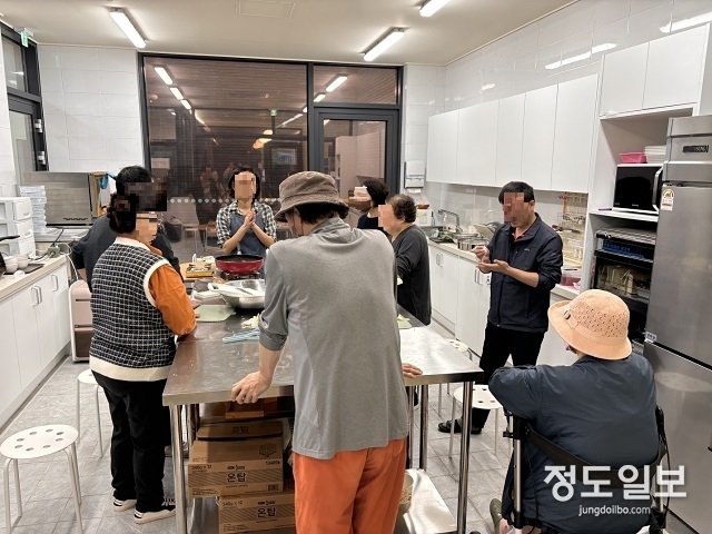 새빛관계망 프로그램을 진행하고 있는 모습.