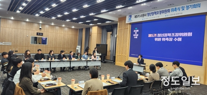 현근택 수원시 제2부시장이 인사말을 하고 있다.