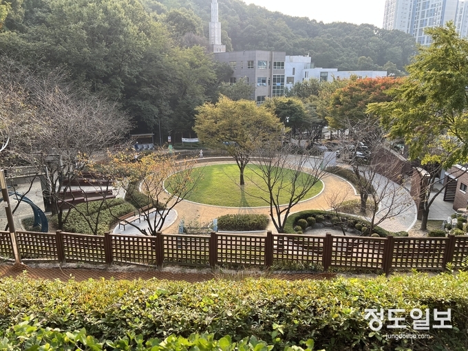 재정비를 완료한 상현동 소실봉근린공원 전경.