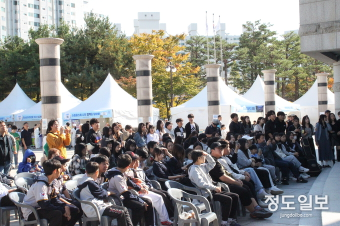 2024년 청소년동아리 대축제에 참가한 청소년들.