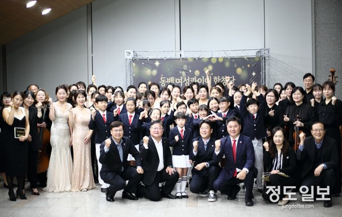 동백2동 주민자치센터 소속 동아리 ‘동백 여성콰이어 합창단'은 지난 23일 제2회 정기연주회를 개최했다 = 자료사진 용인시