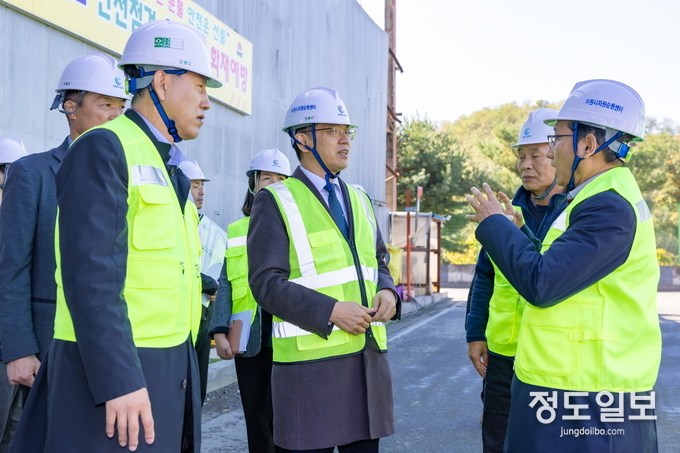 현근택 제2부시장이 현장 점검을 하고 있다.