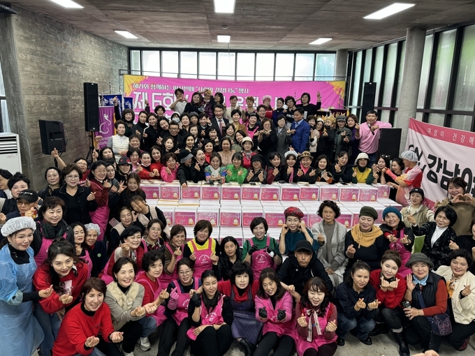 어울림헤라봉사회는 허수진 총회장의 '원니스(oneness, 완전한 일체)' 구호처럼 모든 임원들이 하나된 마음으로 화합하고 단합하여서 즐겁게 봉사를 하고 있다/고정희 기자