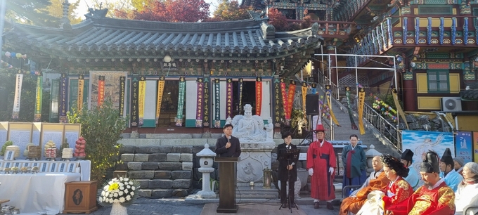 현근택 수원시 제2부시장이 인사말을 하고 있다.