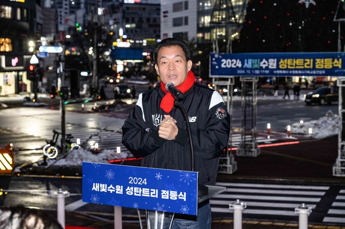 이재준 수원시장이 인사말을 하고 있다.
