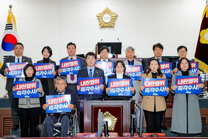 화성시의회가 지난 16일 제3차 본회의에서 윤석열 탄핵심판 청구 인용 결의안을 채택했다. 