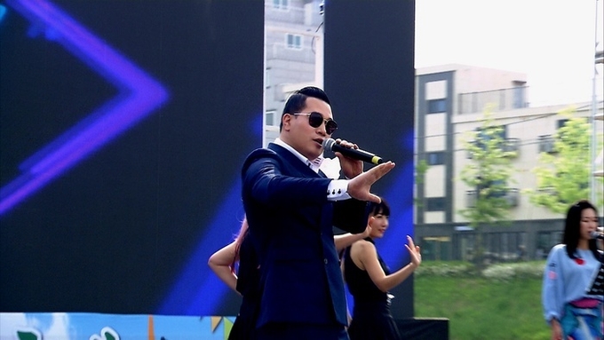 만능 엔터테인먼트 유강산 가수.