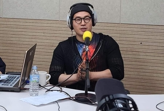 수 유강산씨가 신곡 '괜찮아'를 발표하고 왕성한 활동을 펼치고 있다.