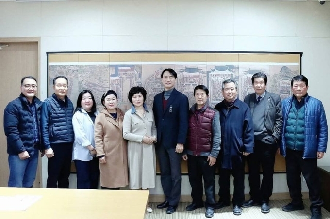 인터뷰 이후 기념찰영.