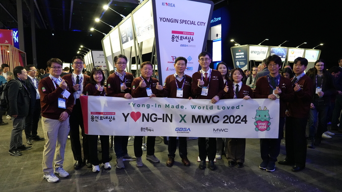 이상일 용인특례시장이 지난해 2월 27일 스페인 바르셀로나에서 열린 MWC 2024를 방문해 박람회에 참가 = 자료사진 용인시