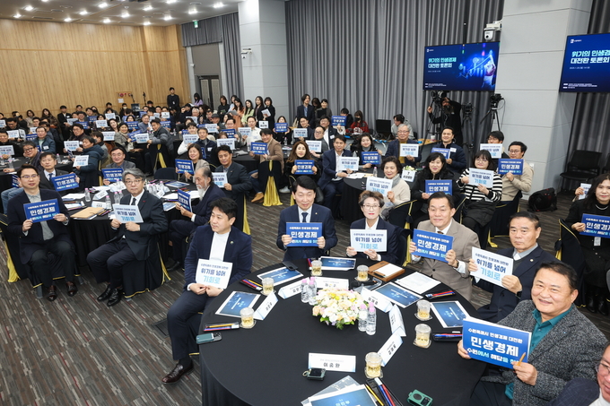 이재준 시장(앞줄 오른쪽 3번째)과 토론회 참석자들이 함께하고 있다.