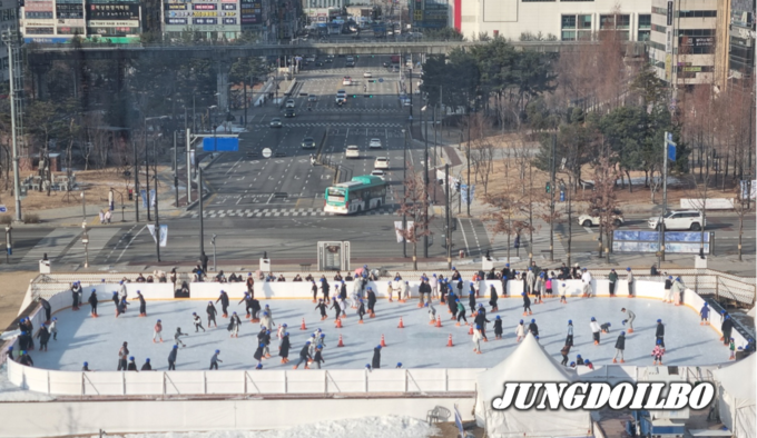 의정부 북부청사 경기평화광장에 야외 스케이트장 모습 = 자료사진 경기도