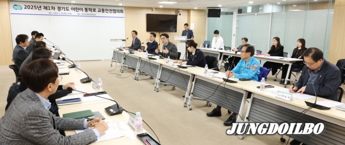 20일 경기도의회에서 열린 ‘경기도 어린이 통학로 교통안전협의체’ 첫 회의를 개최했다. = 자료사진 경기도