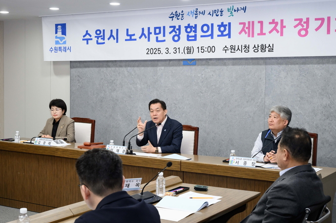 이재준 수원시장이 발언하고 있다.