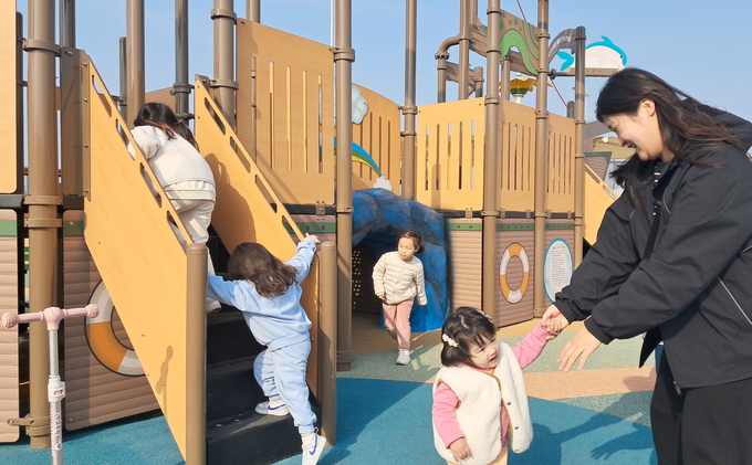 수원시 황구지천생태수자원센터 체육공원 주요 시설(어린이 놀이터, 잔디 광장, 축구장, 야구장, 사진모음)