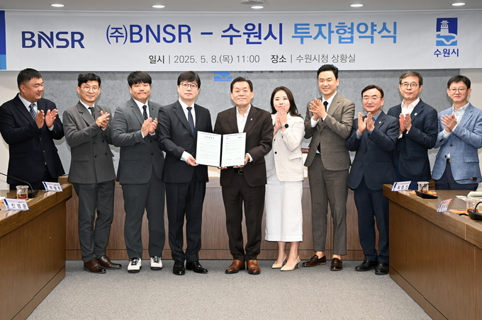 이재준 시장과 최경훈 대표, 협약식 참석자들이 함께하고 있다.