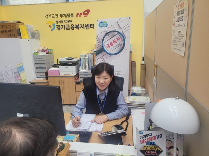 백명주 상담위원 상담사진 내담자남자 = 사진 경기도