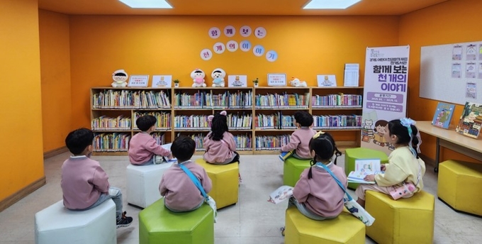 천권읽기 코너 김포 장기도서관 = 사진 경기도