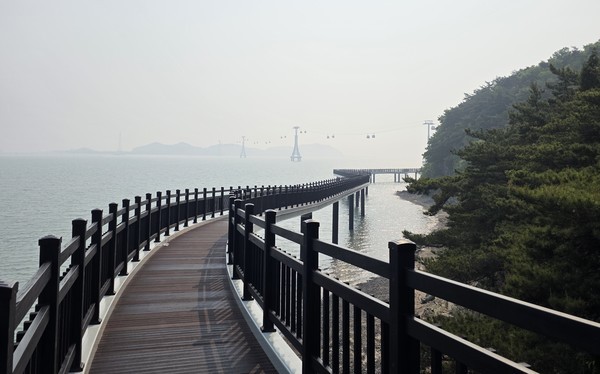 경기 화성시 전곡항 층상응회암 해상관찰로 전경. 사진=화성시