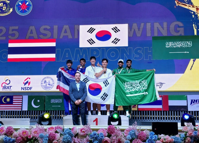 용인특례시 직장운동경기부 소속 조종팀 이상민 박지민 선수는 2025 아시아실내조정선수권대회에서 2인승 종목 금메달을 차지했다 사진=용인시