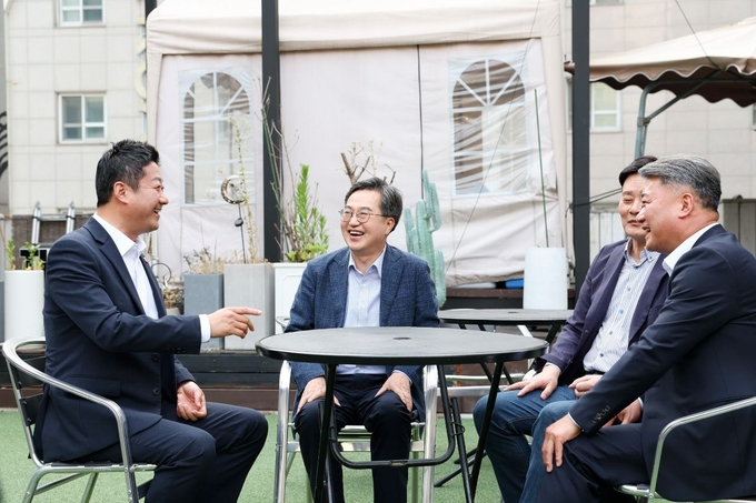 김동연 도지사는 지난 7일 오후 김진경 의장, 최종현 더불어민주당 대표의원, 김정호 국민의힘 대표의원과 수원시 인계동 소재 한 식당에서 만찬을 함께 했다. 사진=경기도