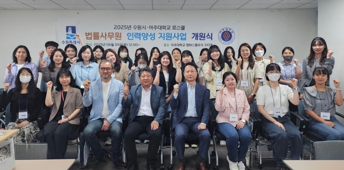 개원식 참석자들이 함게하고 있다.
